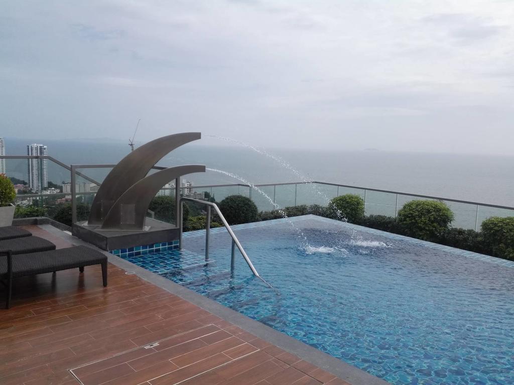 Peak Tower In Phatumnak Pattaya Zewnętrze zdjęcie