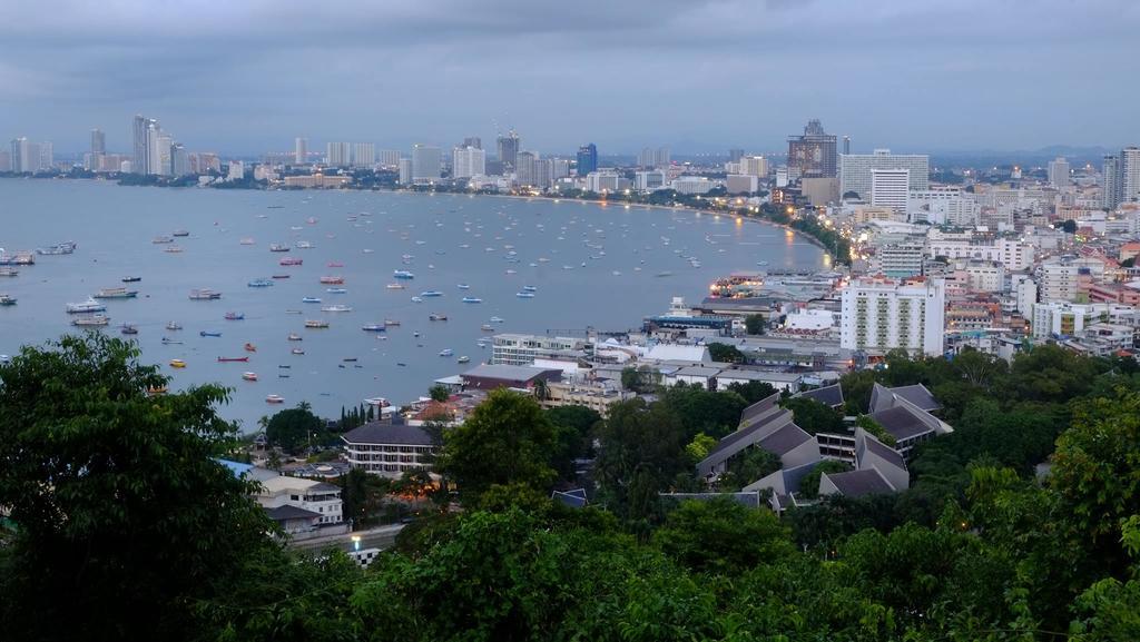 Peak Tower In Phatumnak Pattaya Zewnętrze zdjęcie