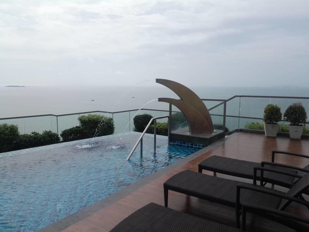Peak Tower In Phatumnak Pattaya Zewnętrze zdjęcie