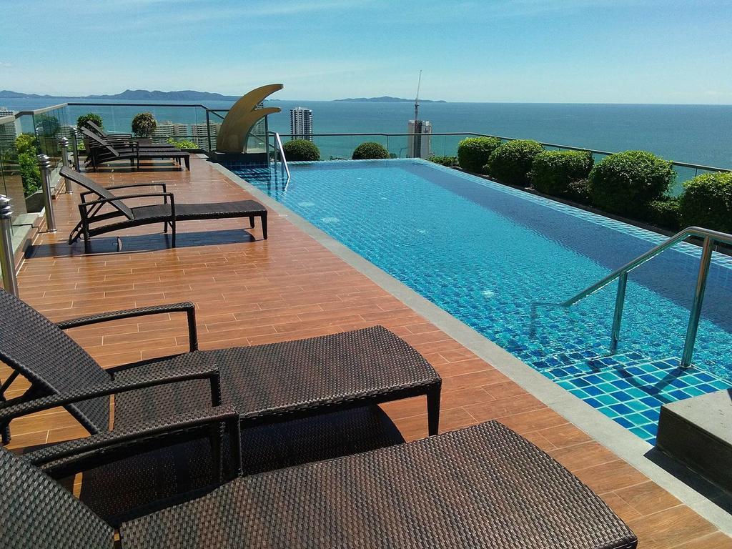 Peak Tower In Phatumnak Pattaya Zewnętrze zdjęcie